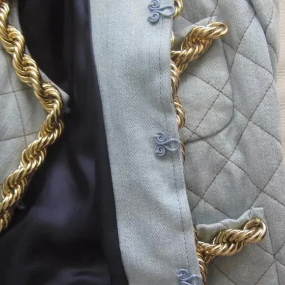 MOSCHINO COUTURE LIGHT WASH FADED DENIM QUILT GOLD CHAIN JACKET IT44 USA 10 - Picture 11 of 15